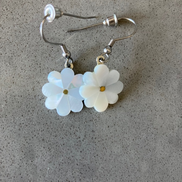 Daisy earrings - Picture 1 of 2